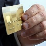 Die 3 ‘besten’ Gold-VISA-Karten Goldene Kreditkarte (© yahyaikiz / Fotolia)