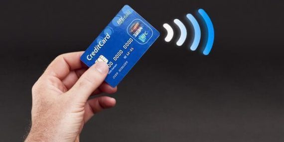 NFC Kreditkarte - kontaktloses Bezahlen mit PayPass, payWave & Co. (© AA+W / Fotolia)
